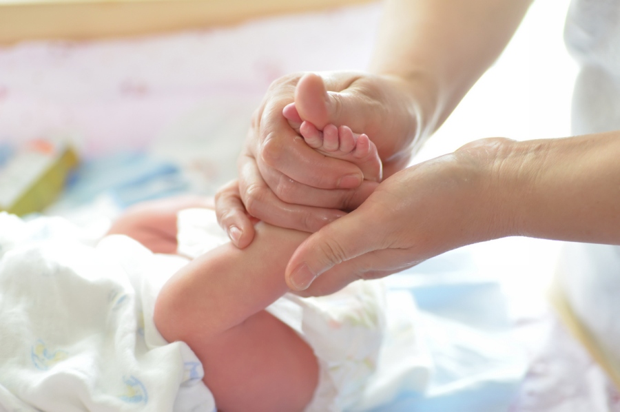 11 lényeges dolog, amit érdemes tudnod, ha otthon masszírozod a babád
